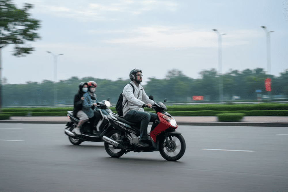 Tourists can travel Saigon Central Post Office by renting motorbikes or scooters